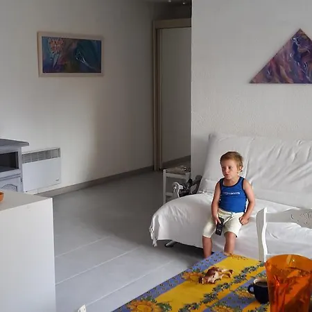 F2 Proche Plage Du Veillat Apartamento *